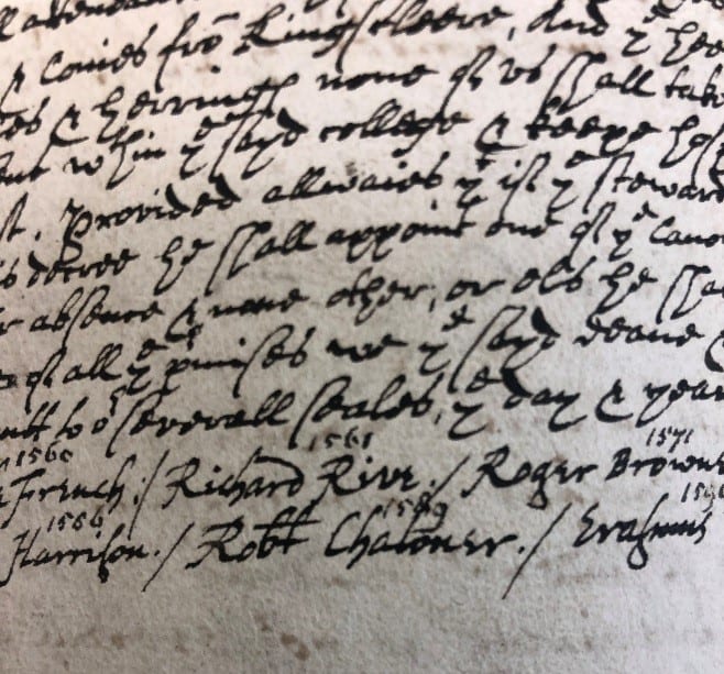 Entry in the Chapter Acts of the Dean and Canons of Windsor noting the presence of Robert Chaloner at the meeting and a superscript note of his admission to the College as Canon in 1589.